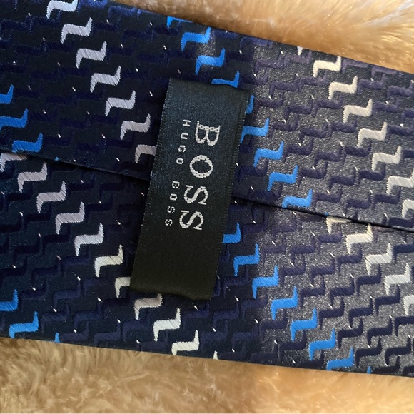 Hugo Boss 100% Silk Tie NWOT - Picture 4 of 4